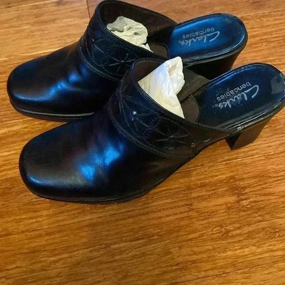 Clarks black clogs with heel like new women’s size 7.5 - Picture 1 of 10